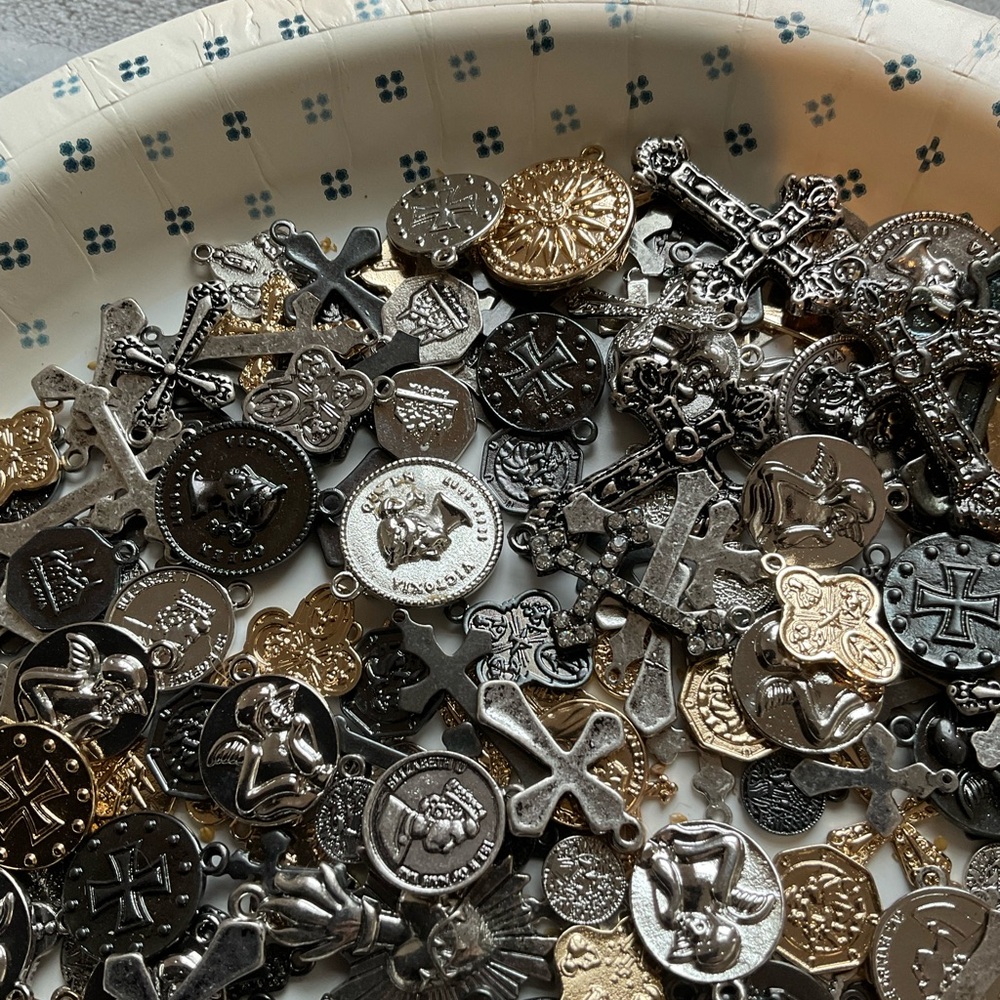 Lot of Religious Charms for Crafting - Picture 7 of 10